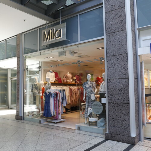 Eingangsbereich der Boutique Mila im Forum Köpenick.