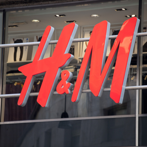 H&M Logo Eingangsbereich Filiale