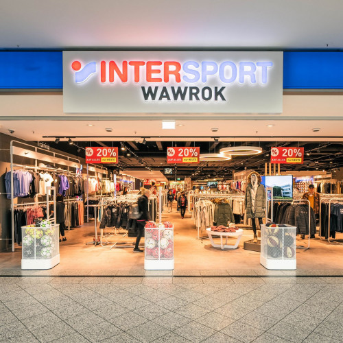 Eingang "Intersport Wawrok" im Forum Köpenick mit Leuchttafel "Intersport Wawrok" über dem Eingang.