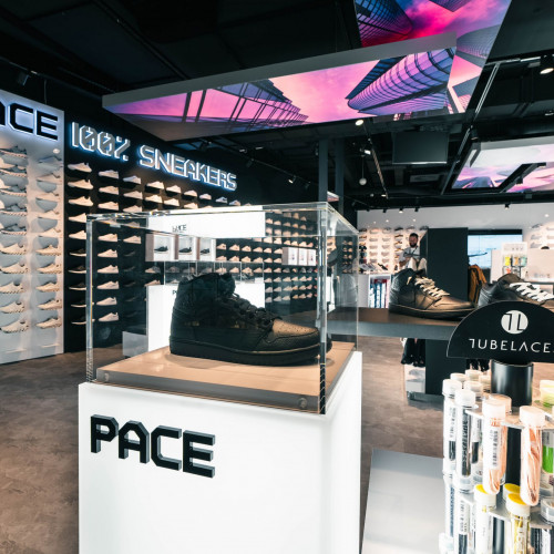 Sneaker Store PACE im Forum Köpenick.