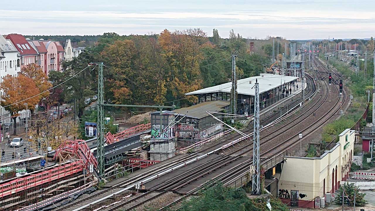 Blick von oben auf den Umbau am Bahnhof Köpenick