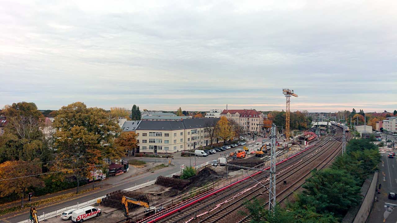 Gesamtblick auf die Hauptbaustelle am Bahnhof Köpenick